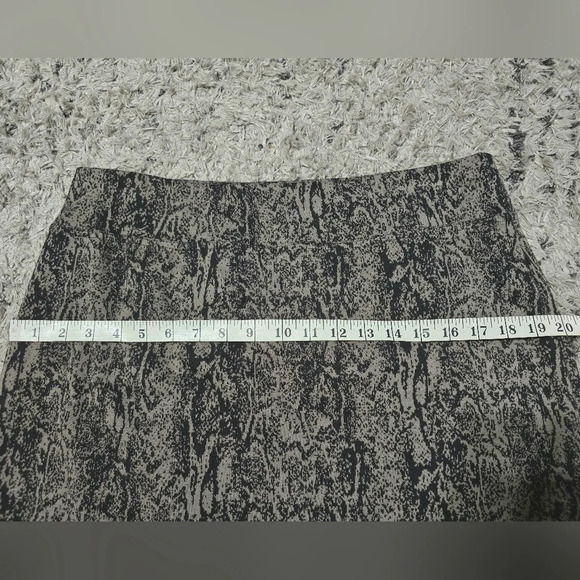 ✨️4/$20. Nwot STYLE & CO Comfort Waist Stretch Pencil Skirt, Neutral Snake Print - Picture 6 of 9